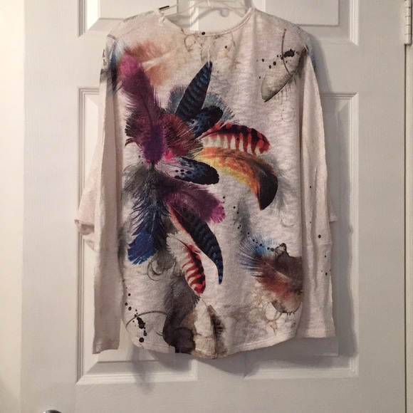 Boutique style top with butterfly sleeves - Picture 2 of 3